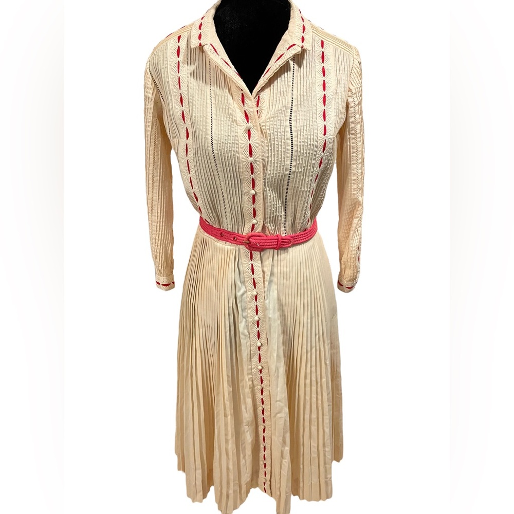 Carlye Vintage 60s Accordion Pleat Embroidered Woven Crochet Belted Dress